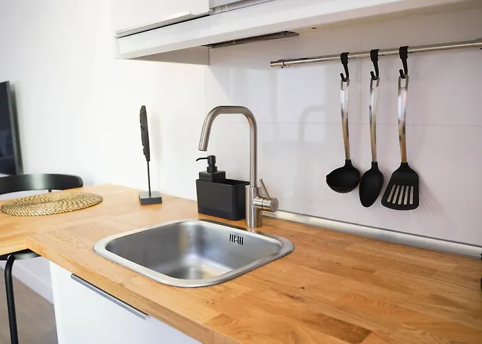 Appartement Marines 1 *