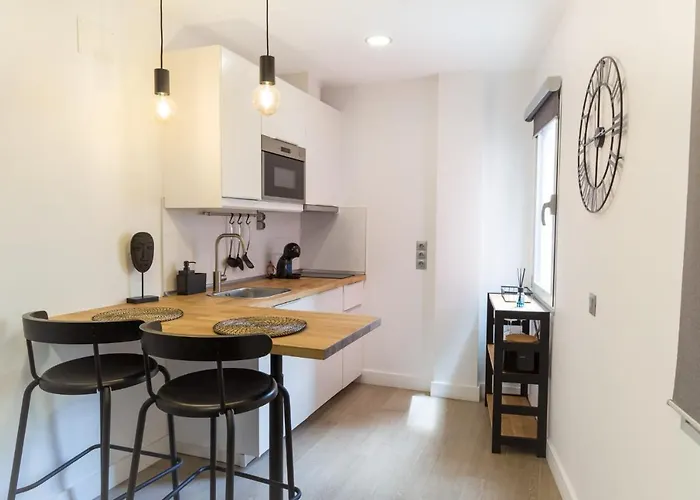 Appartement Marines 1 *